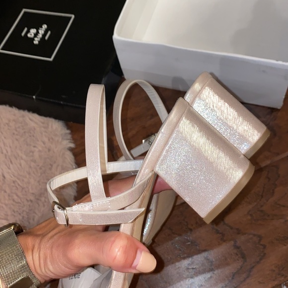David’s Bridal DB Studio heel dress shoes strappy sandals light gold shimmer 6.5 - Picture 4 of 11